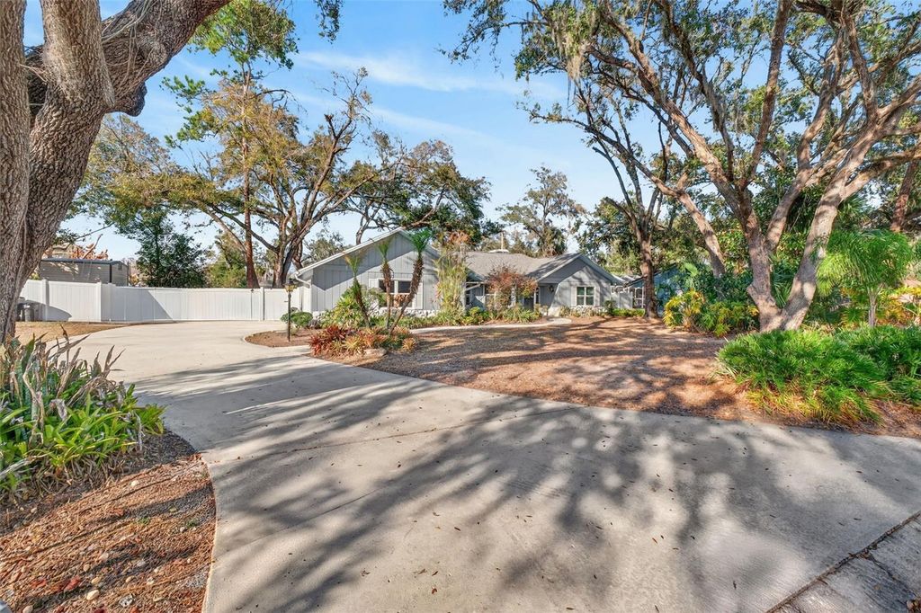 Photo of 1406 Big Oak Court, Brandon, FL 33511 (MLS # TB8479369)