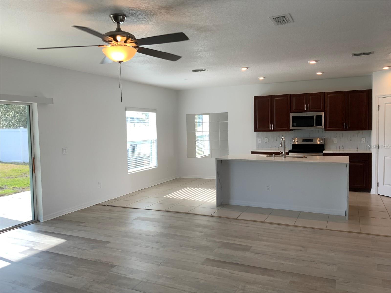 SAWGRASS BAY - Residential