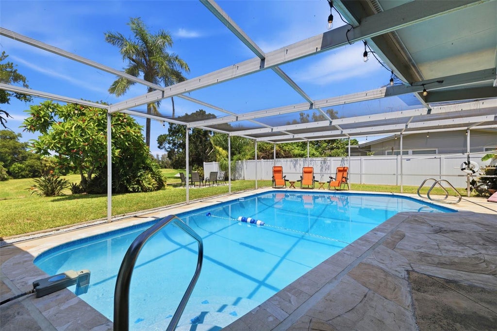 Photo of 9542 Oakhurst Road, Seminole, FL 33776 (MLS # TB8557695)