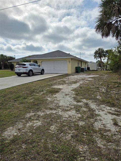 A home in PORT CHARLOTTE