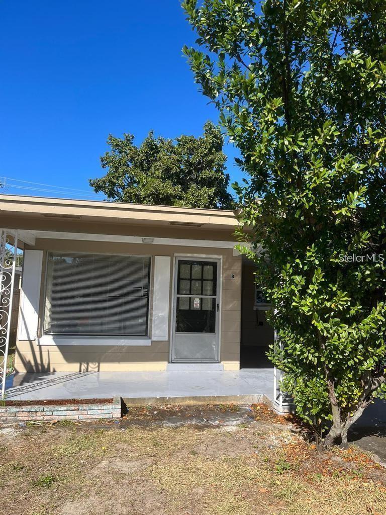 AWESOME CONTEMPORARY HOUSE WITH AN AMAZING KITCHEN WITH GRANITE COUNTERTOP, TILE IN ALL HOUSE, APPLIANCES INCLUDED, YOU GOT TO COME AND SEE IT TODAY