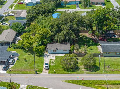 A home in WINTER HAVEN