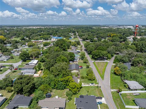 A home in WINTER HAVEN