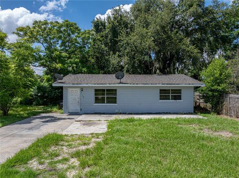 A home in WINTER HAVEN