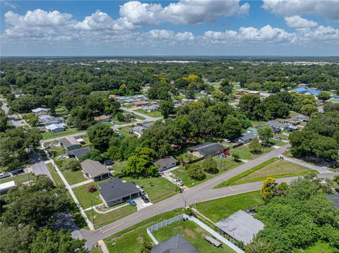 A home in WINTER HAVEN