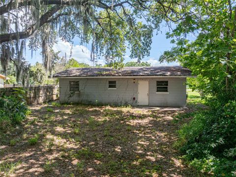 A home in WINTER HAVEN