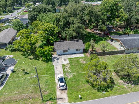 A home in WINTER HAVEN