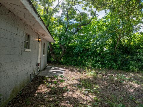 A home in WINTER HAVEN