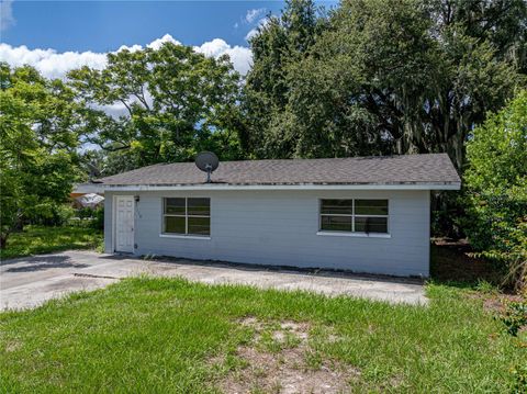 A home in WINTER HAVEN