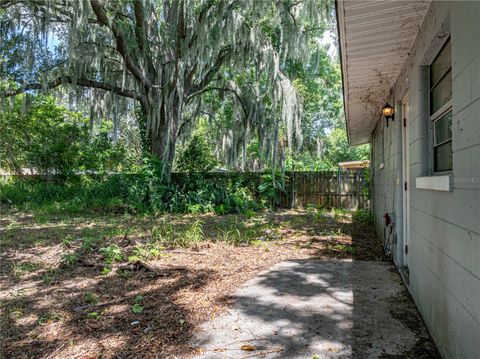 A home in WINTER HAVEN