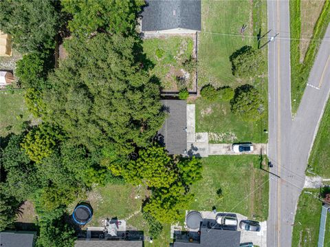 A home in WINTER HAVEN