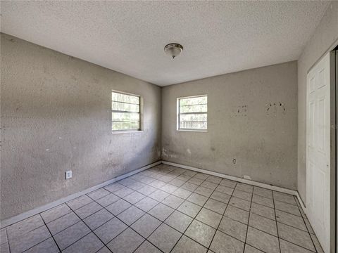 A home in WINTER HAVEN