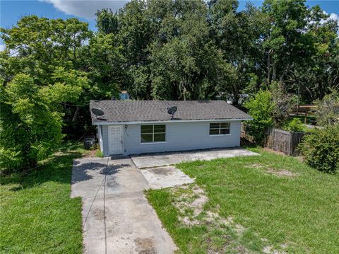 A home in WINTER HAVEN