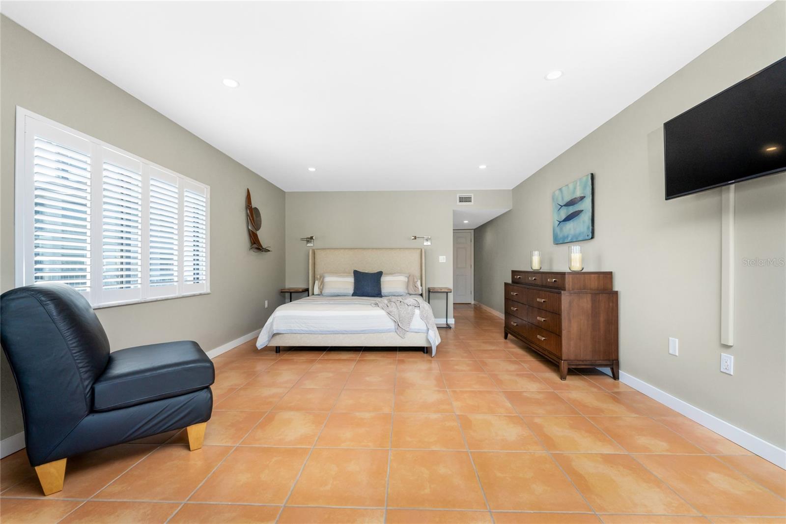 MARINA SOUTH SHORE CONDO - Residential