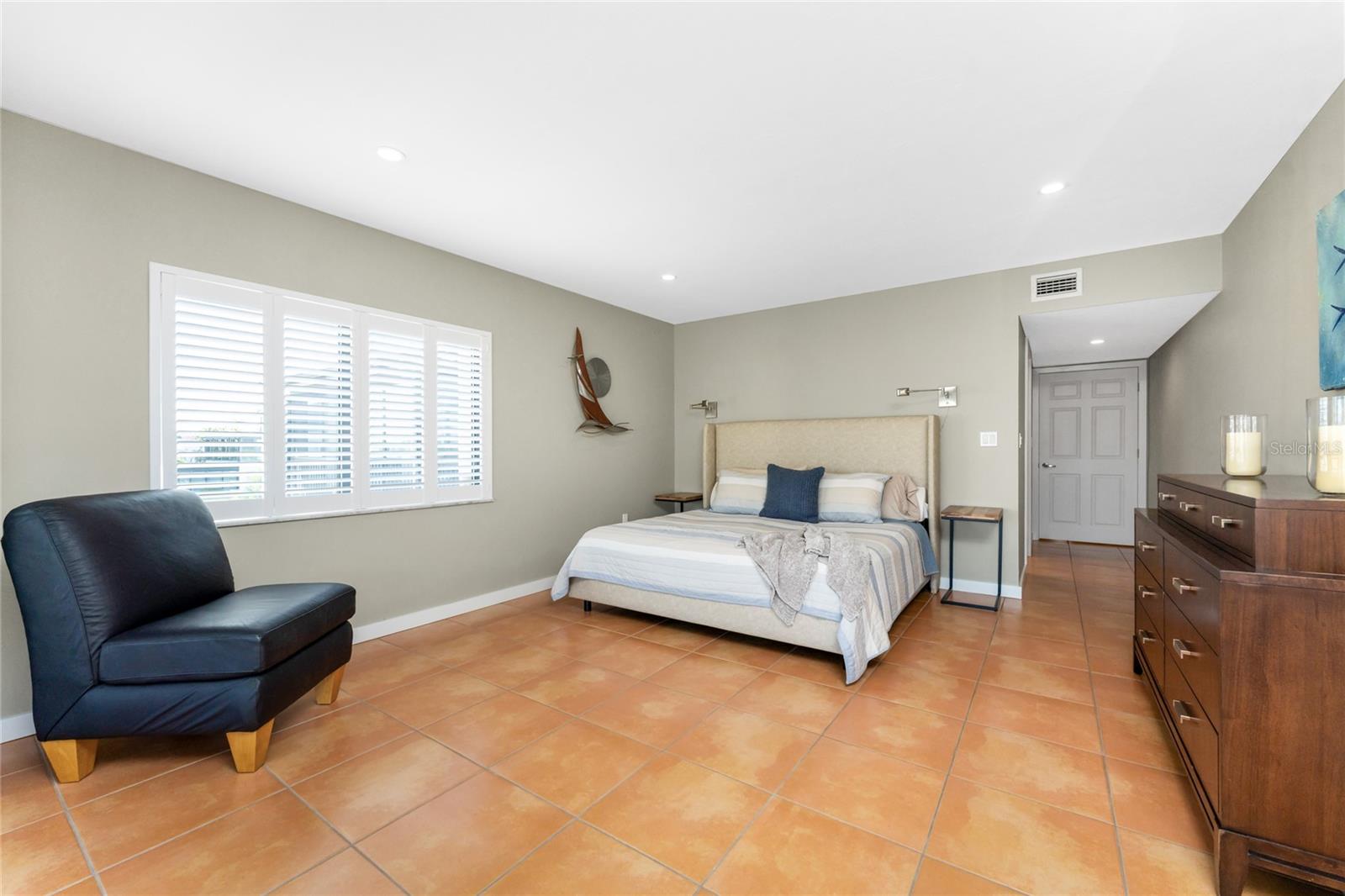 MARINA SOUTH SHORE CONDO - Residential