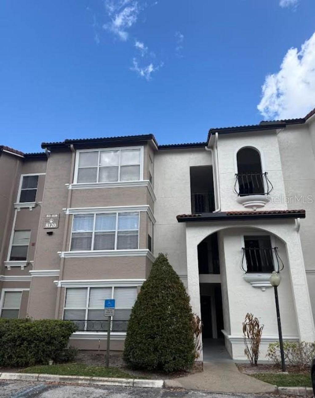Photo of 5120 Conroy Road #15, Orlando, FL 32811 (MLS # O6391336)