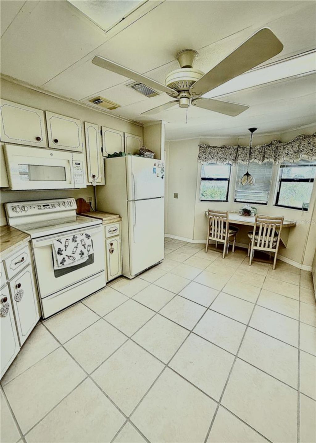 Photo of 648 Buenos, North Port, FL 34287 (MLS # N6140200)