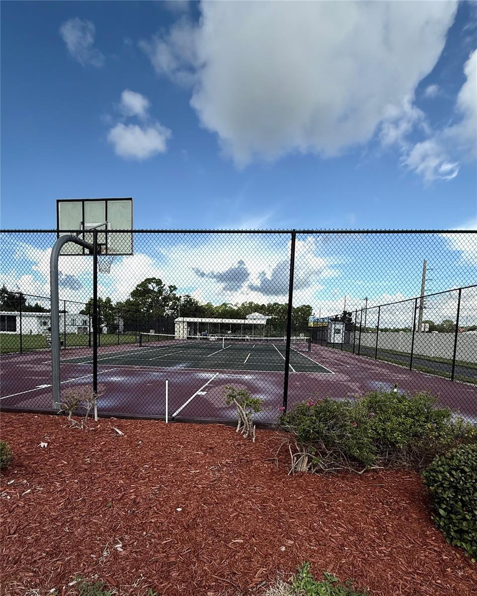 LA CASA MHP CO-OP - Residential