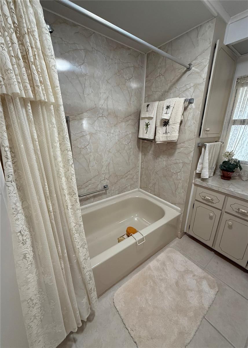 LA CASA MHP CO-OP - Residential