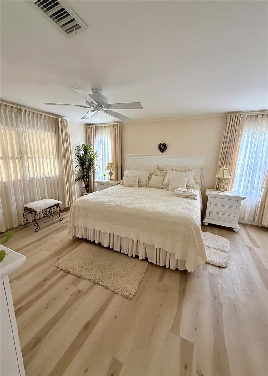 LA CASA MHP CO-OP - Residential