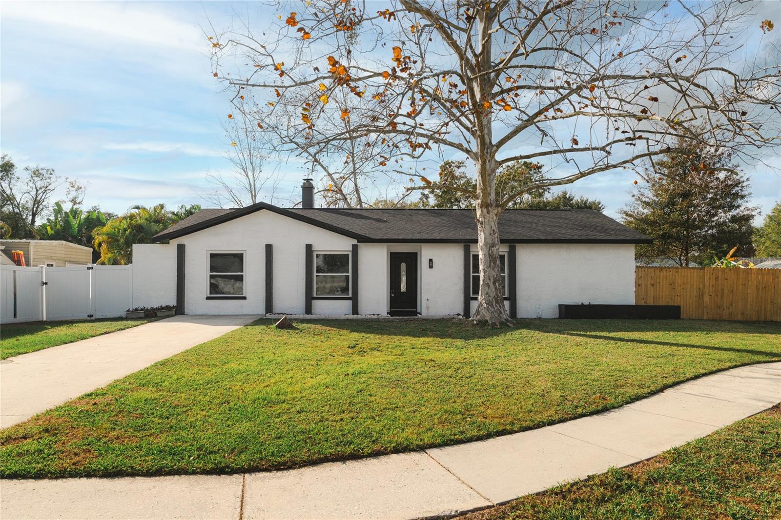 A REP OF LAS BRISAS & LAS - Residential