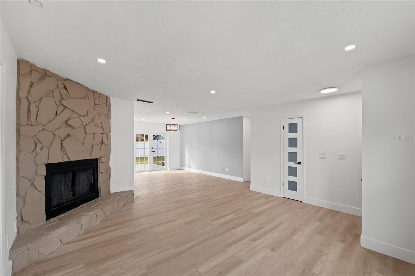 A REP OF LAS BRISAS & LAS - Residential