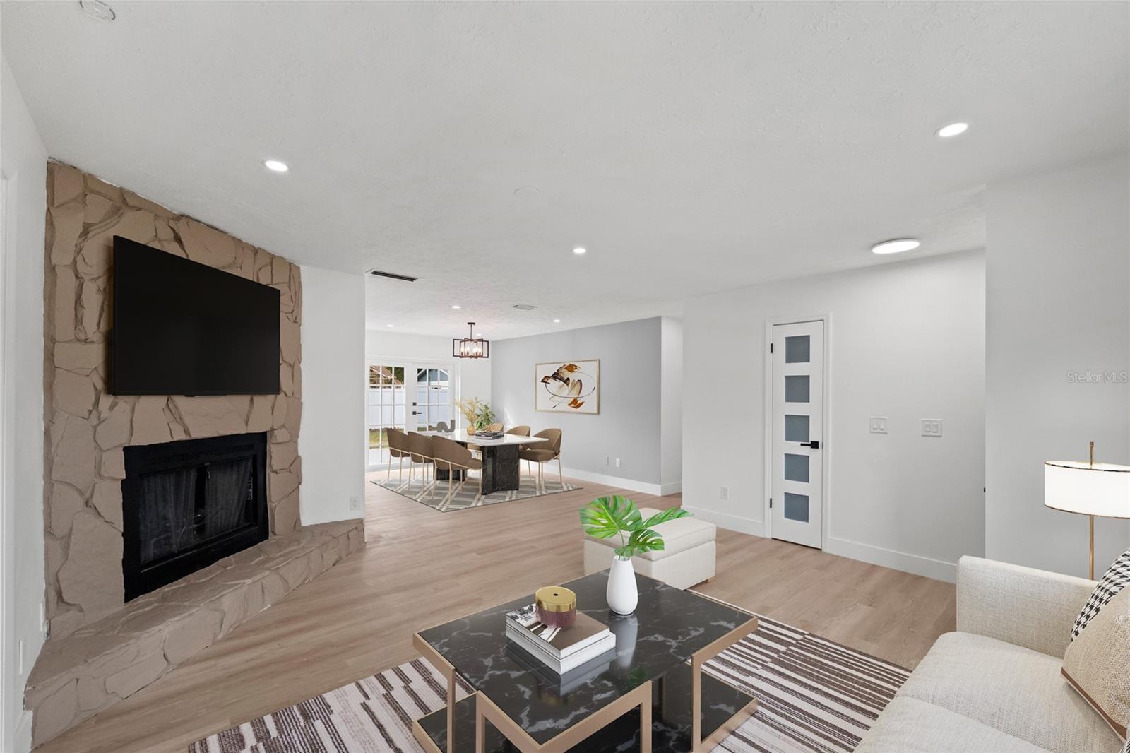 A REP OF LAS BRISAS & LAS - Residential