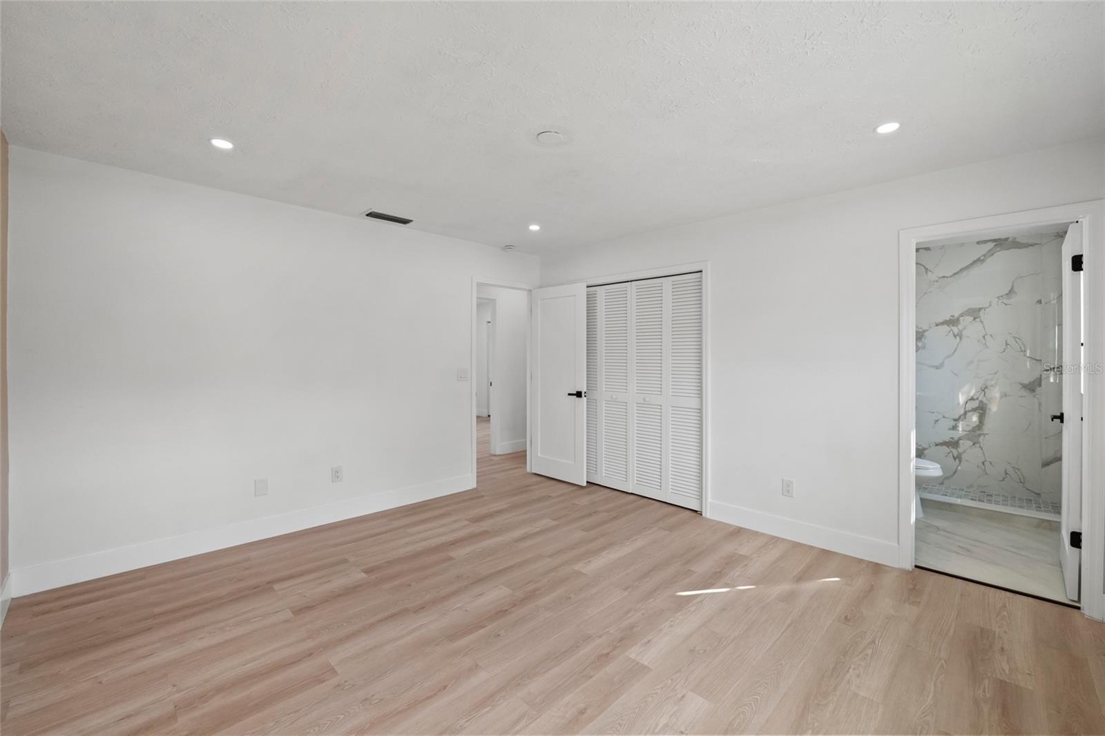 A REP OF LAS BRISAS & LAS - Residential