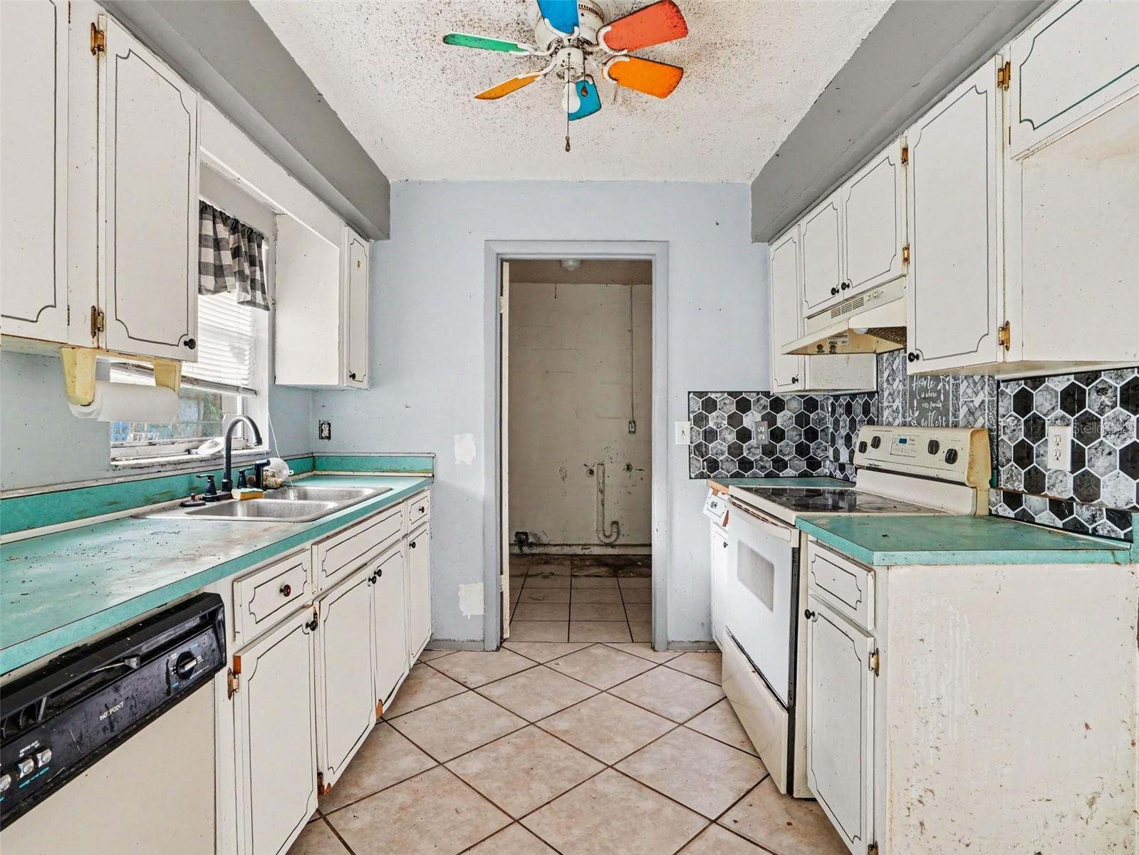 627 DUNCAN CIRCLE W