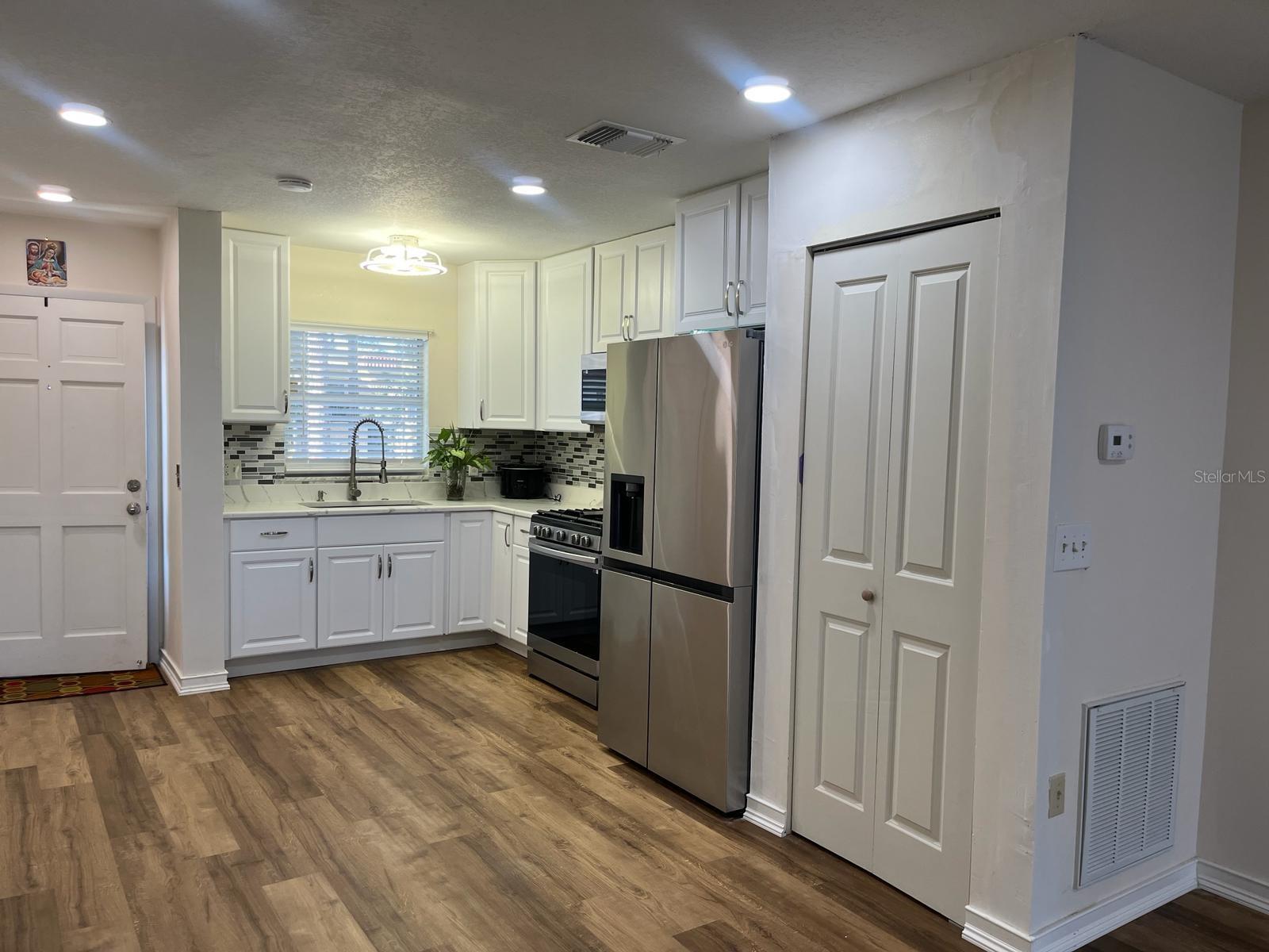 100 EL CAMINO DRIVE 208