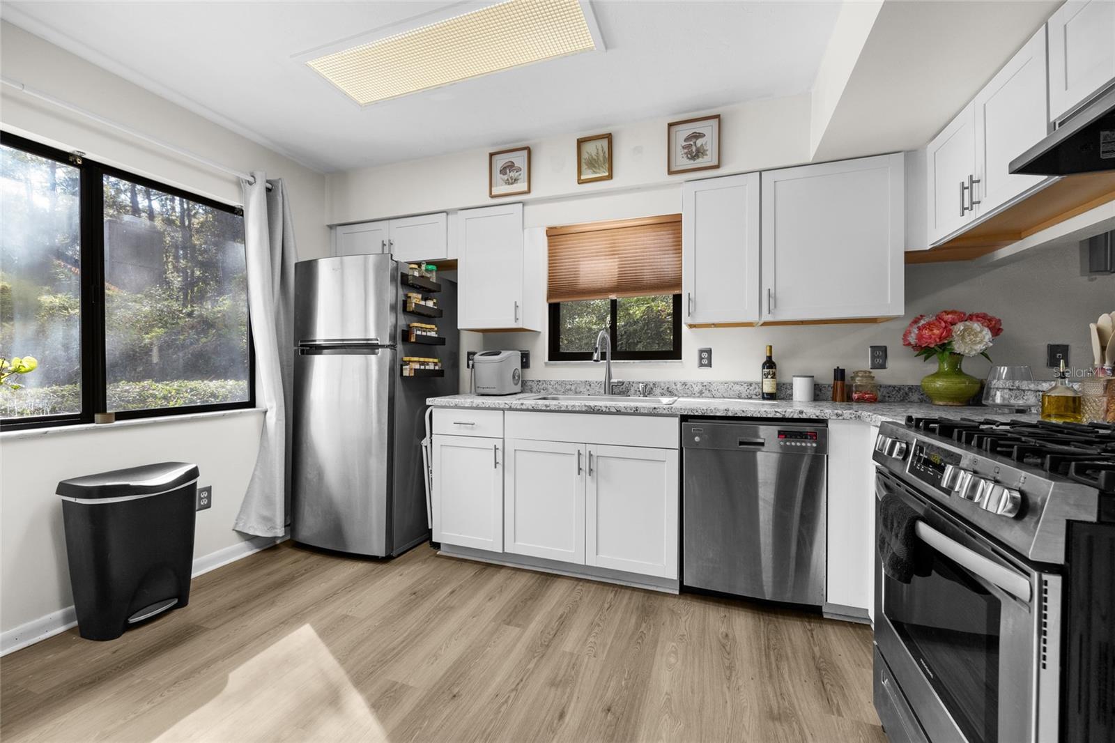 TOWN HOMES AT THE LAKES - Residential