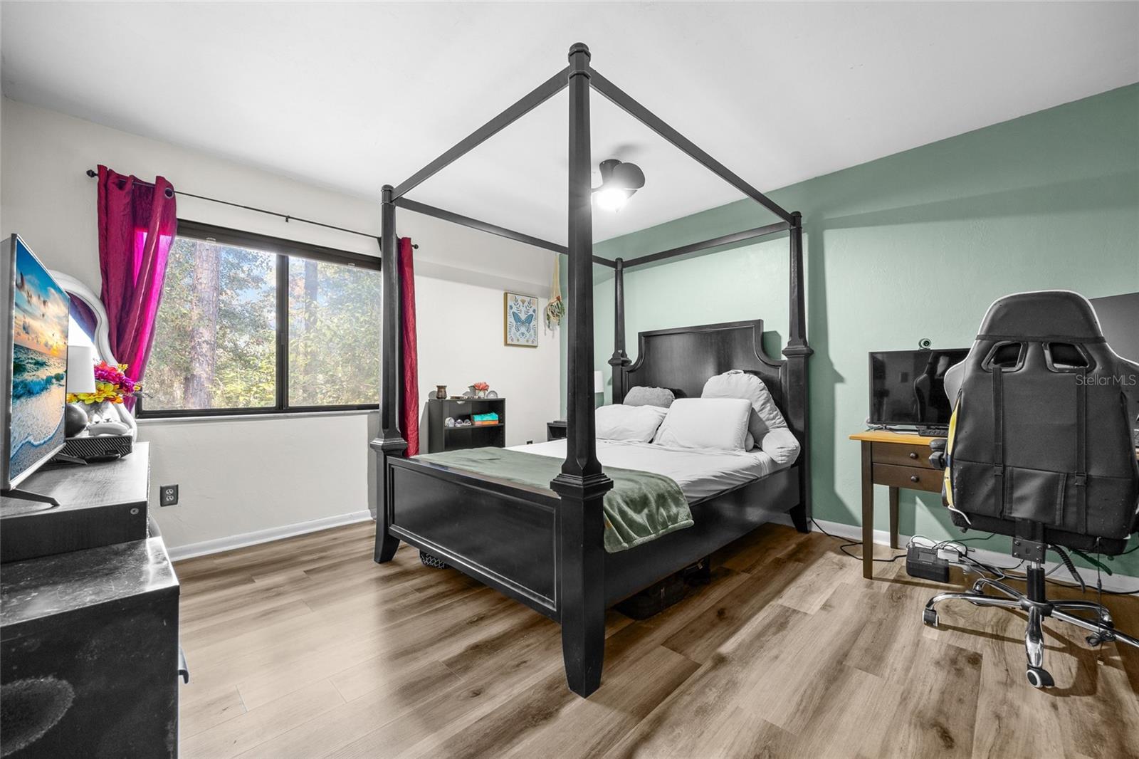 TOWN HOMES AT THE LAKES - Residential