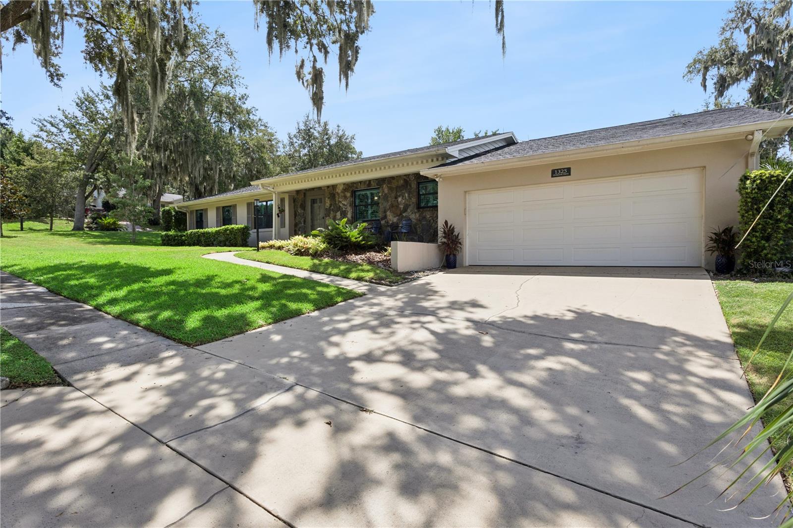 1325 OVERLOOK DRIVE