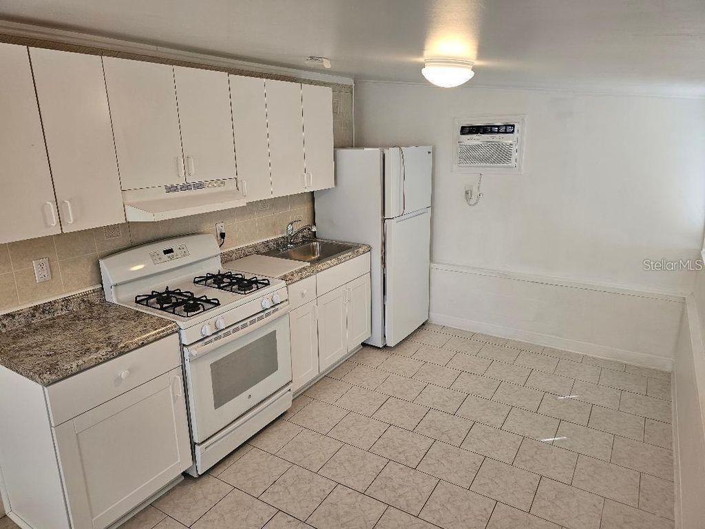 Photo of 103 32nd Street NW, Bradenton, FL 34205 (MLS # A4683068)