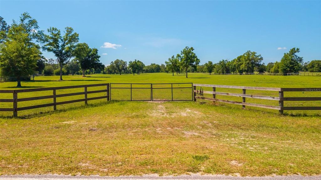 Photo of Tbd SE 42nd Place, Morriston, FL 32668 (MLS # OM724049)
