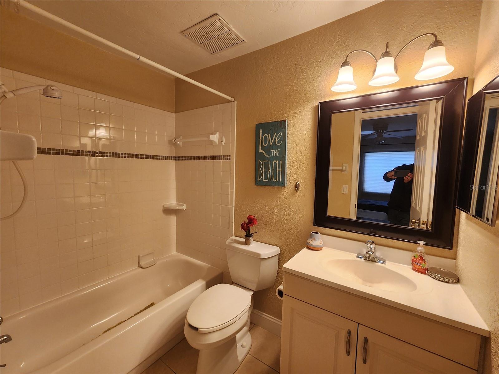 HIDDEN LAKE VILLAGE - Residential Lease