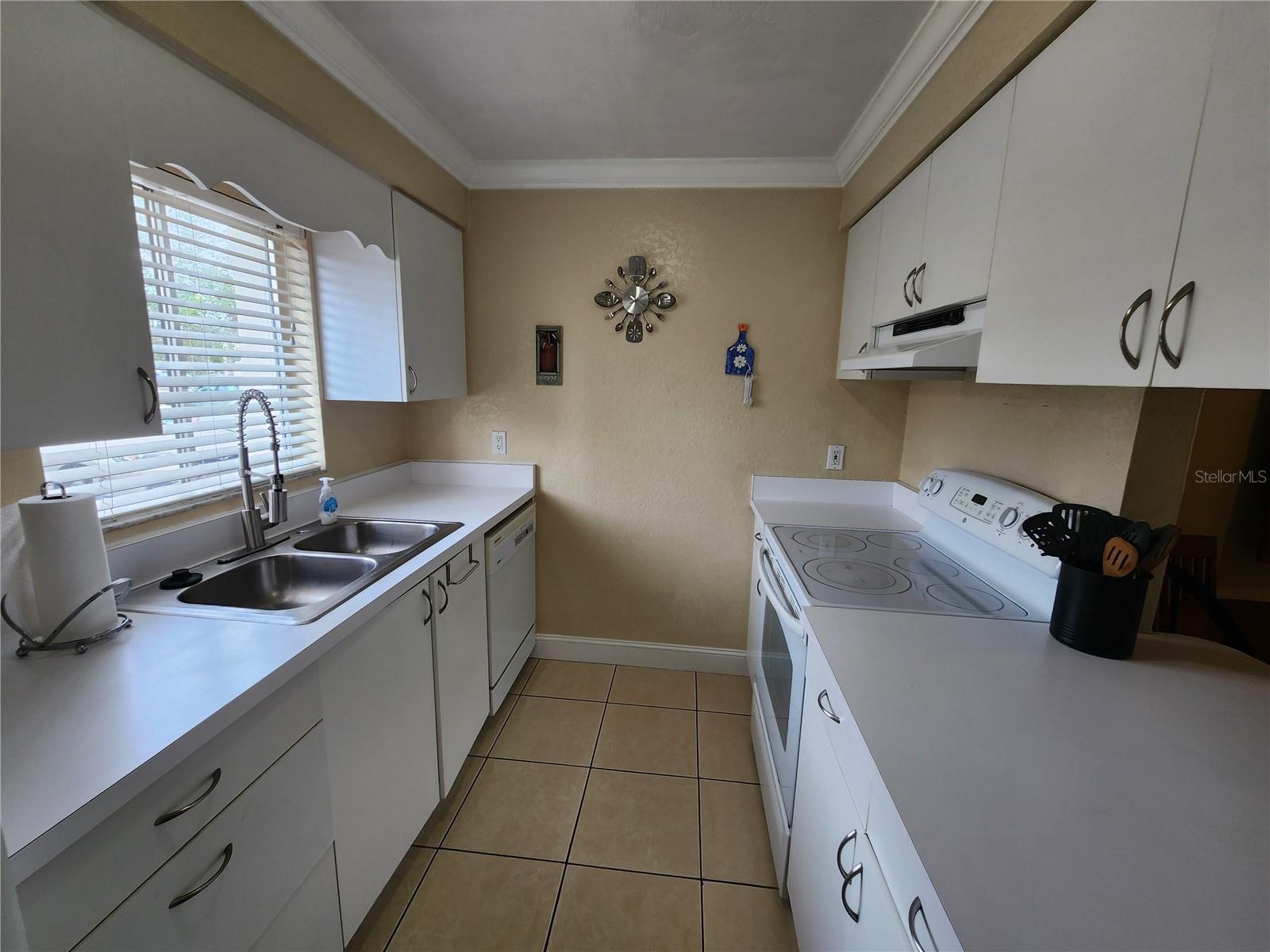 HIDDEN LAKE VILLAGE - Residential Lease
