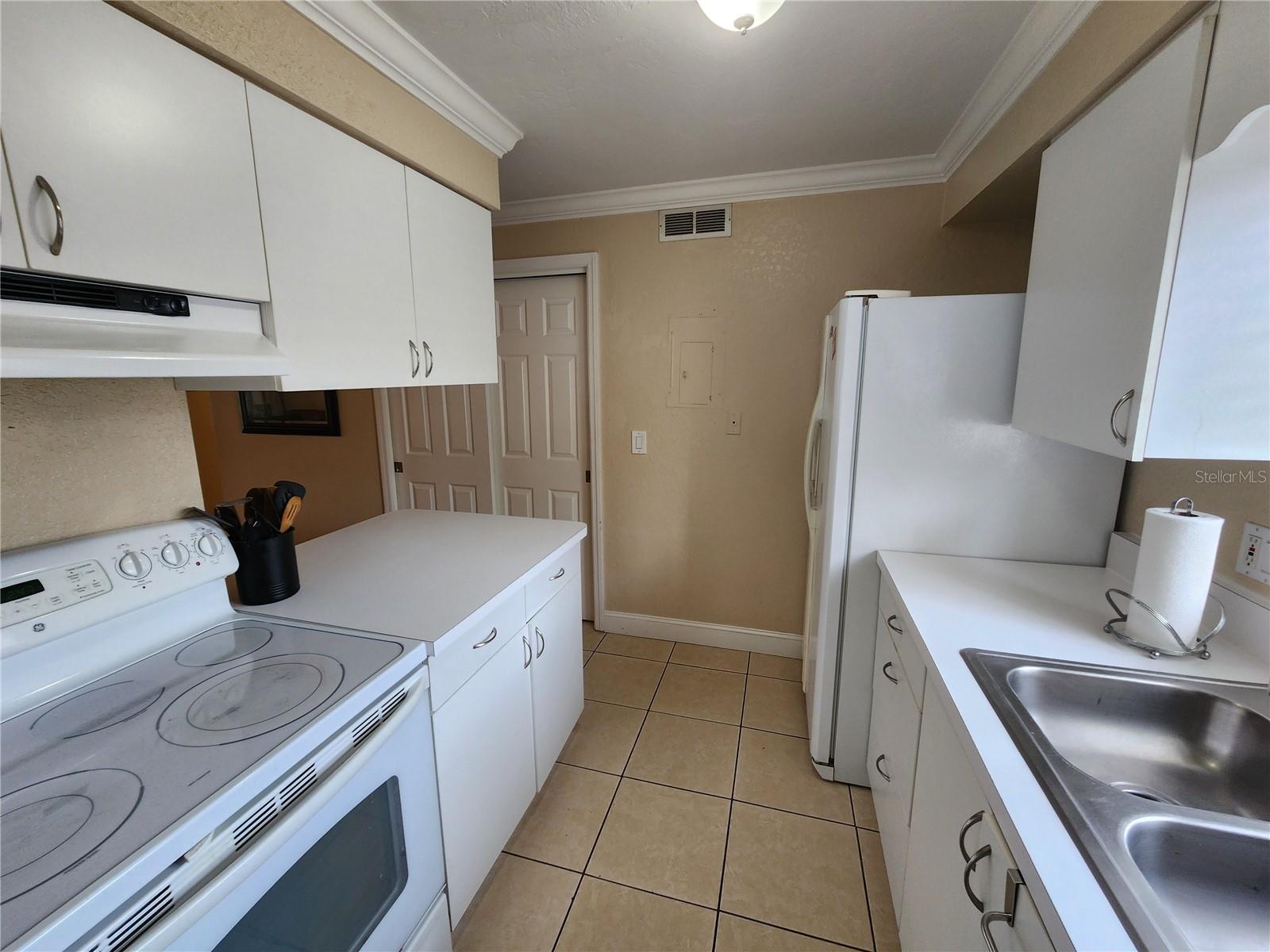 HIDDEN LAKE VILLAGE - Residential Lease