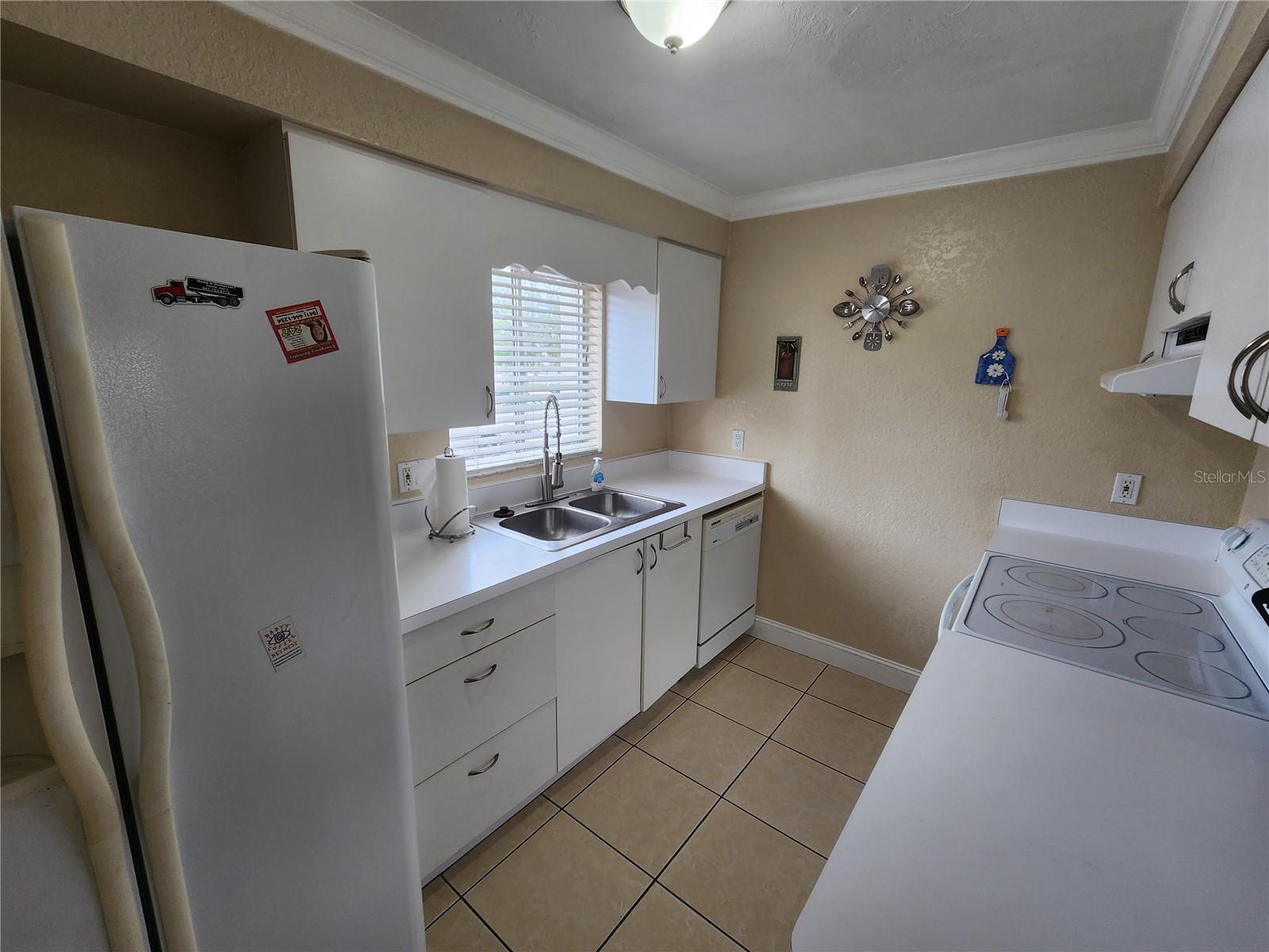 HIDDEN LAKE VILLAGE - Residential Lease