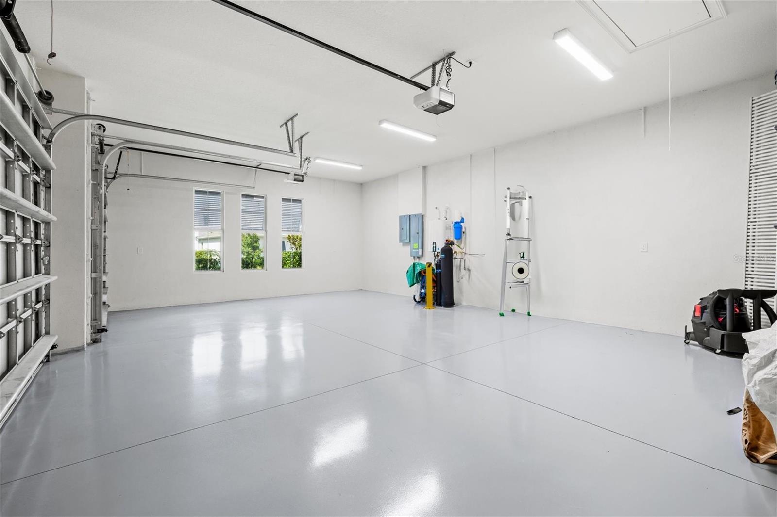 LAKEHOUSE COVE/WATERSIDE PH 3 - Residential