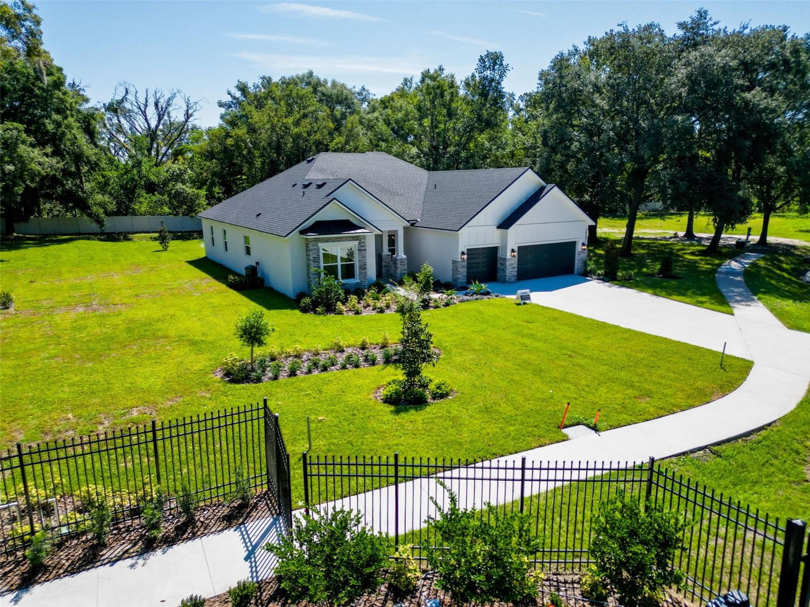 SUNSET ESTATES - Land