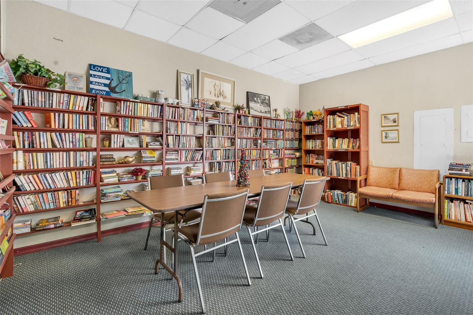 THE TAMPA RACQUET CLUB A CONDO - Residential