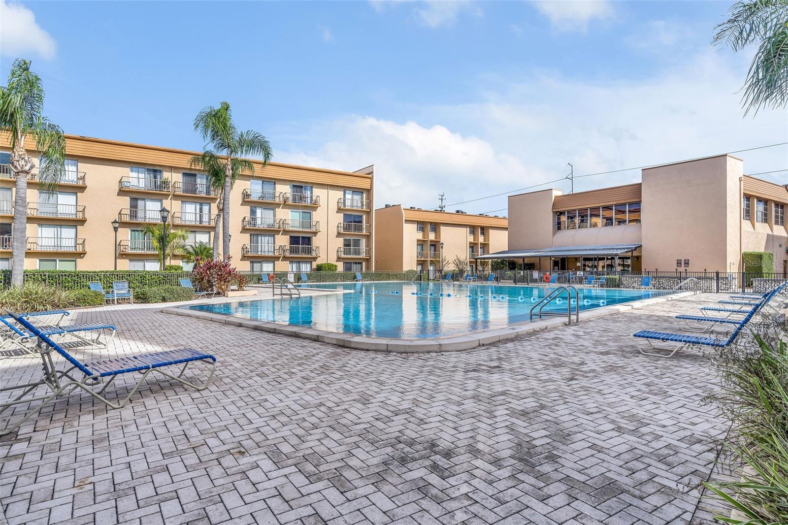 THE TAMPA RACQUET CLUB A CONDO - Residential