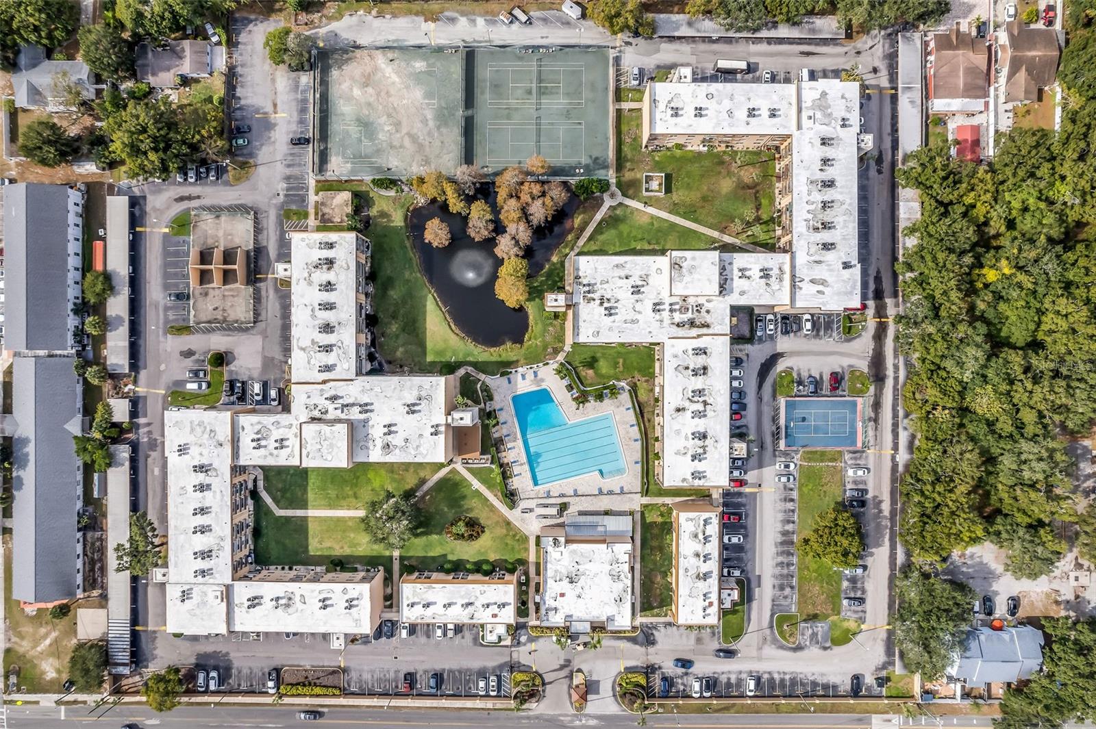 THE TAMPA RACQUET CLUB A CONDO - Residential