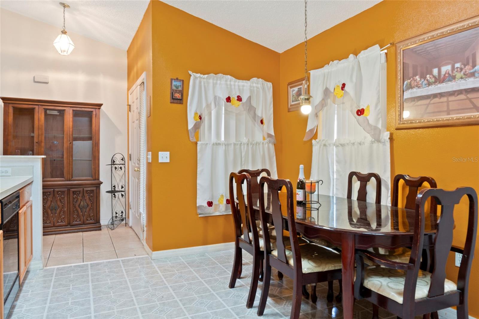 2419 WILLOW TREE LANE