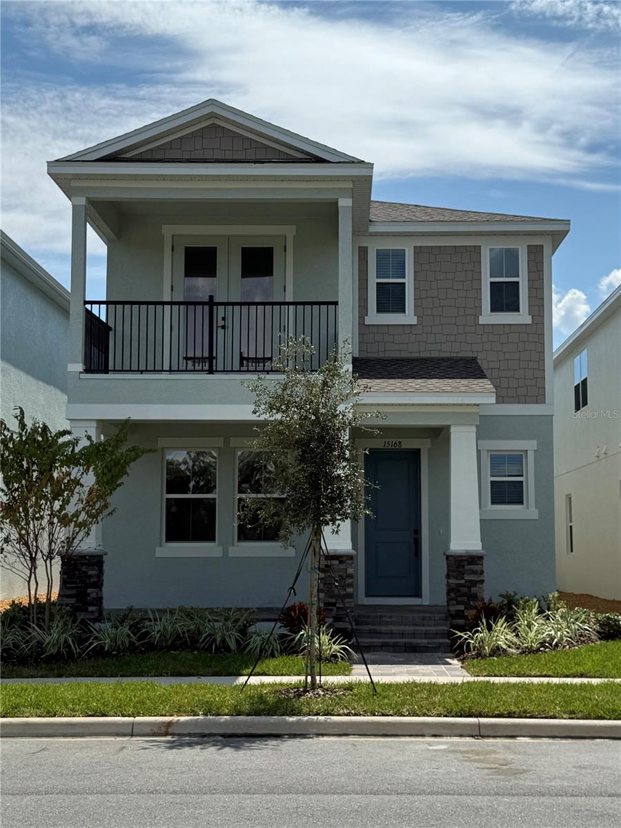 Don’t miss the chance to rent this amazing home with a separate apartment included!”brand-new 5-bedroom, 4-bathroom home just 5 minutes from Disney!
Located in the highly desirable Horizon West area, this peaceful and modern community is ideal for families and professionals alike. The main house features 5 spacious bedrooms and 4 full bathrooms, including a master suite on the second floor and a bedroom with a full bathroom on the first floor, perfect for guests or multi-generational living.
One of the upstairs bedrooms includes a balcony with stunning views of two beautiful lakes, and the front of the home overlooks peaceful nature and water views. At night, enjoy the magical sight of Disney’s fireworks right from your home!
The kitchen is a dream, perfect for cooking and entertaining. But what truly sets this home apart is the private studio apartment above the garage — featuring its own full bathroom, laundry, kitchenette, and private entrance. It’s ideal for in-laws, guests, or even a private office space.
The community offers great amenities, including a playground, dog park, and a resort-style pool area currently under construction. Enjoy living in a brand-new, calm, and beautifully located neighborhood in one of the most sought-after areas of Central Florida.
This home has everything a tenant could wish for — don’t miss your chance to rent it before it’s gone!
