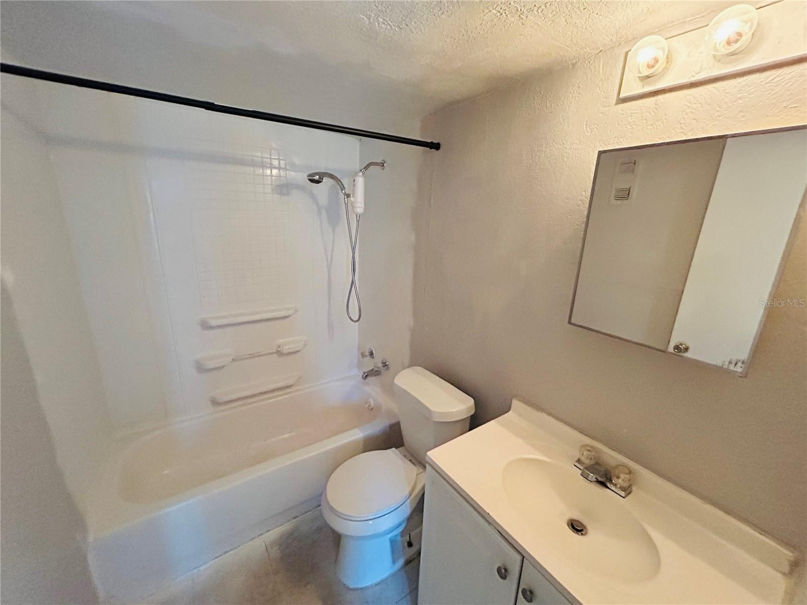 CATALINA ISLES CONDO - Residential Lease