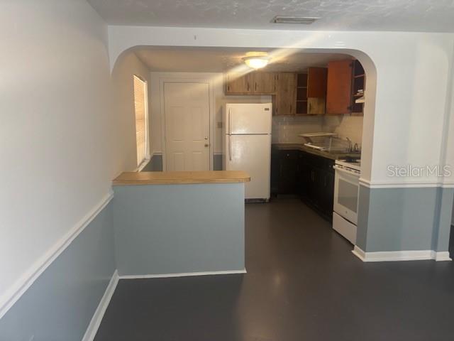 2004 E GENESEE STREET