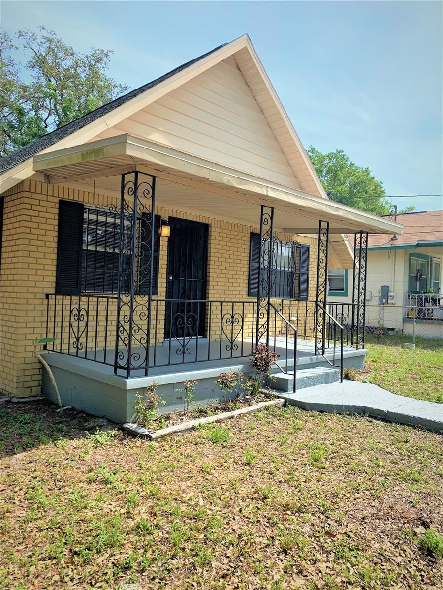 2004 E GENESEE STREET