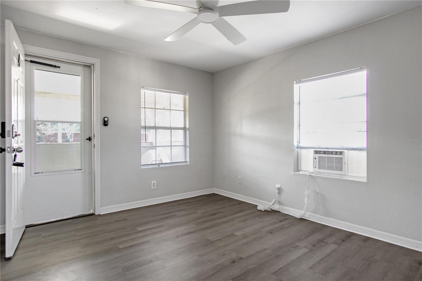 LOCKHARTS SUB - Residential Lease